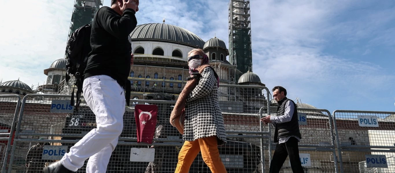 Spiegel: Ο λόγος που η Γερμανία δεν αίρει την ταξιδιωτική οδηγία για την Τουρκία